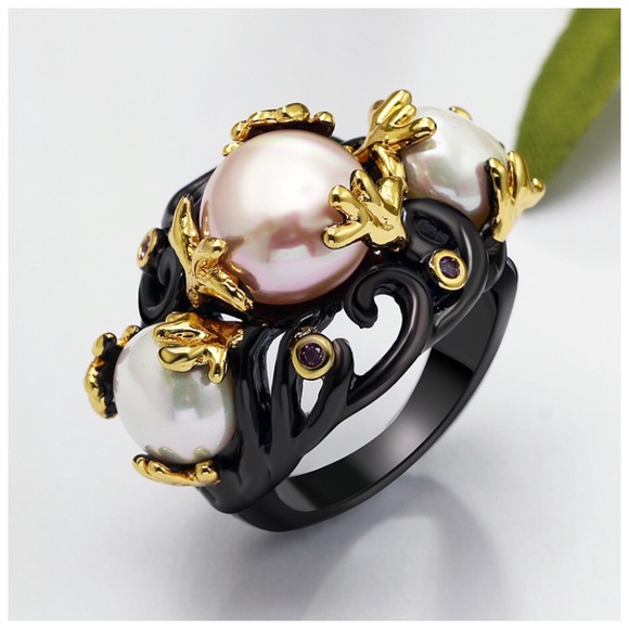 Swarovski Crystals Zana Cultured Pearl Ring - Picture 3 of 6